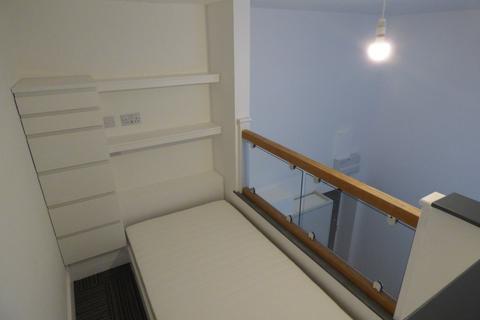 Studio to rent, Victoria Road, Swindon SN1