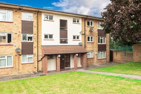 2 bedroom apartment to rent, Sunderland Close, Rochester