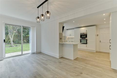 5 bedroom detached house to rent, St. Andrews Gardens, Cobham, Surrey, KT11