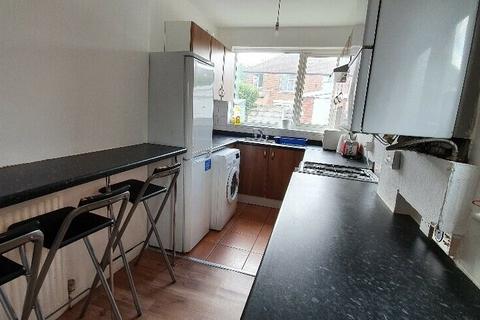 4 bedroom semi-detached house to rent, Delacourt Rd, Fallowfield, Manchester M14