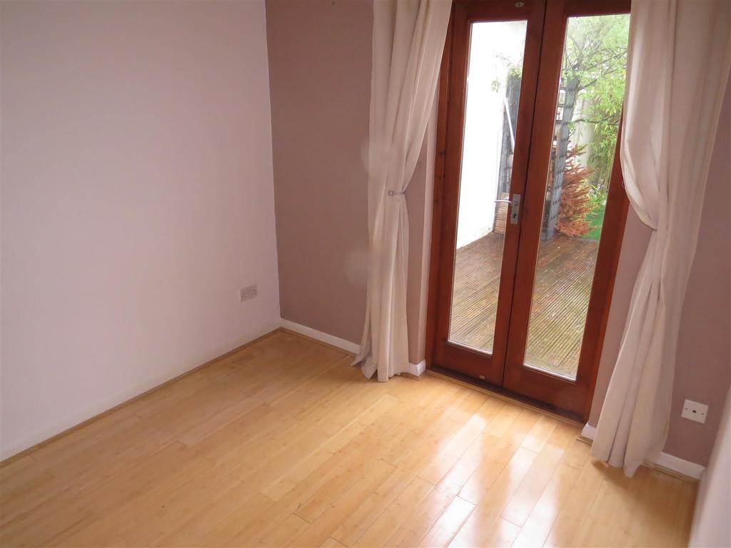 Tree Hamlets, Upton, Poole 3 bed detached house £995 pcm (£230 pw)