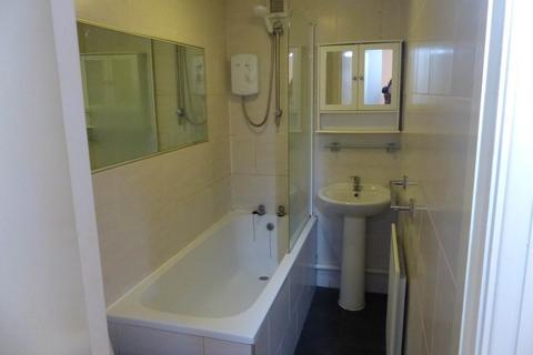 1 bedroom ground floor flat to rent, Craven Court, Common Road, Batley, W Yorkshire, WF17