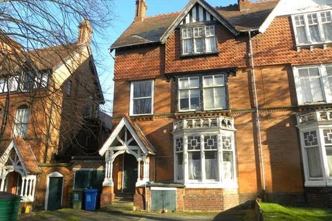 Studio to rent, Flat 7, Strensham Hill, Moseley, Birmingham B13