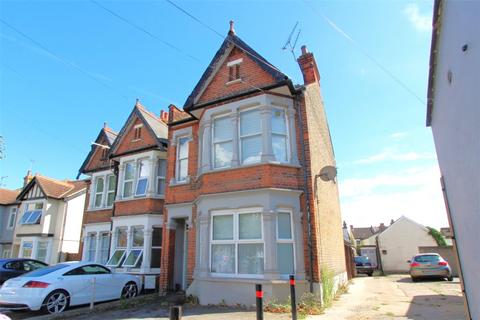 2 bedroom apartment to rent, Hamlet Court Road, Westcliff-on-Sea, Essex, SS0