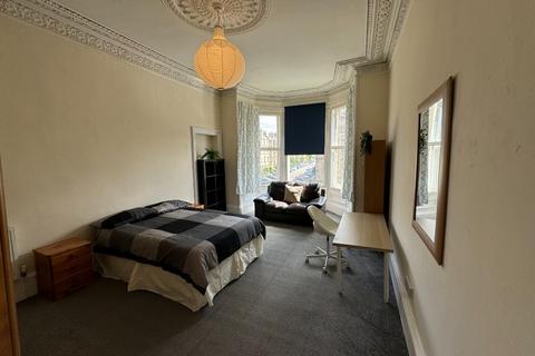 4 bedroom flat to rent, Warrender Park Road, Marchmont, Edinburgh, EH9