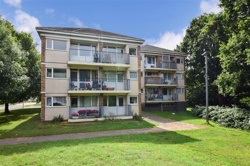 Longfield Avenue, Fareham, Hampshire 1 bed apartment £85,000