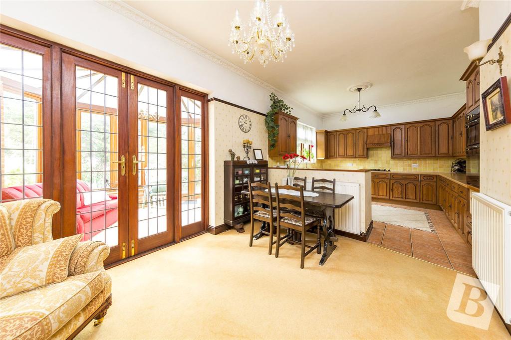 Curtis Road, Hornchurch, RM11 2 bed bungalow £450,000