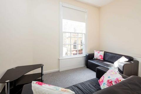 2 bedroom apartment to rent, Westgate Street