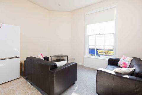 2 bedroom apartment to rent, Westgate Street