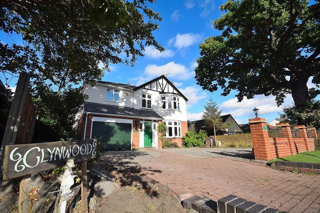 Holloway Road, Heybridge, Maldon, Essex, CM9 5 bed detached house £