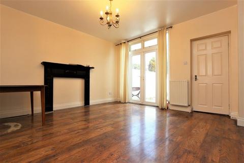 2 bedroom flat to rent, Ewart Grove,Wood Green N22