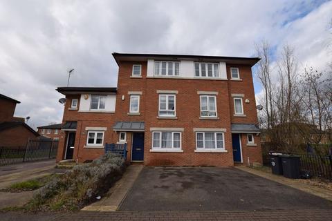 4 bedroom townhouse to rent, Acorn Way, Bedford