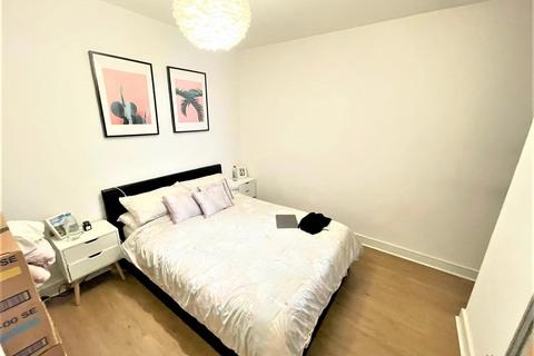 1 bedroom flat to rent, London Road, Lowfield Heath RH10
