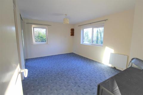 Studio to rent, Camelot Court, Ifield West RH11