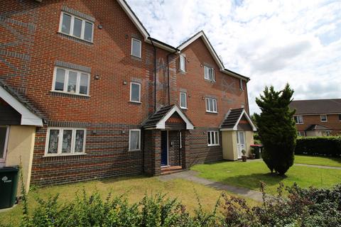 2 bedroom flat to rent, Walker Road, Maidenbower RH10