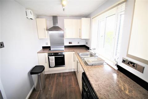 2 bedroom flat to rent, Walker Road, Maidenbower RH10