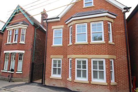 1 bedroom flat to rent, Springfield Road, Southgate RH11