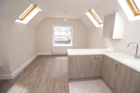 1 bedroom flat to rent, Springfield Road, Southgate RH11