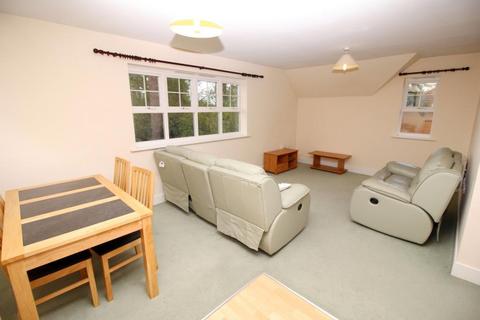 2 bedroom flat to rent, Worth Park Avenue, Pound Hill RH10