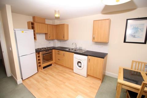 2 bedroom flat to rent, Worth Park Avenue, Pound Hill RH10