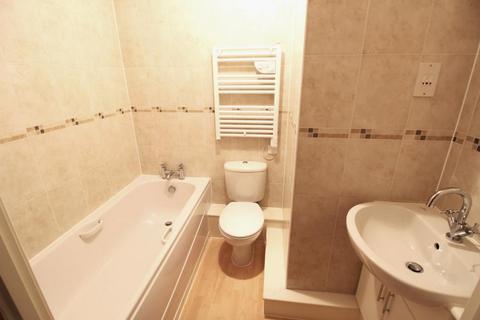 2 bedroom flat to rent, Worth Park Avenue, Pound Hill RH10