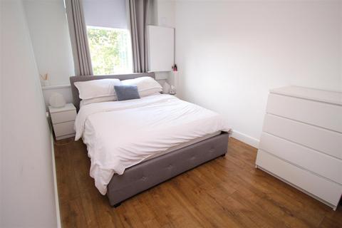 2 bedroom apartment to rent, London Road, Lowfield Heath RH10