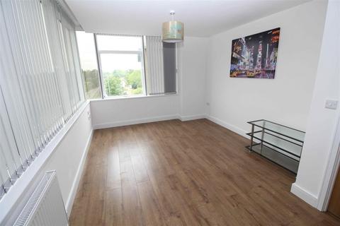 2 bedroom flat to rent, London Road, Lowfield Heath RH10