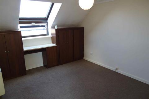 1 bedroom flat to rent, Shire Place, Pound Hill RH10