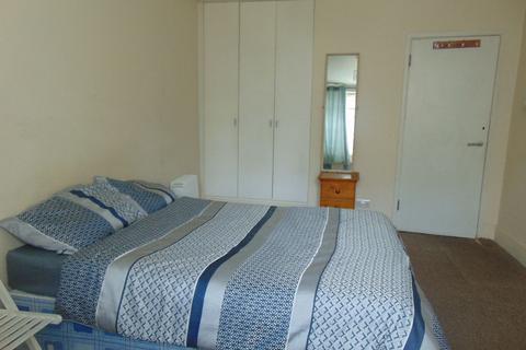 2 bedroom flat for sale, Beechcroft Close, Streatham, London SW16 2EW