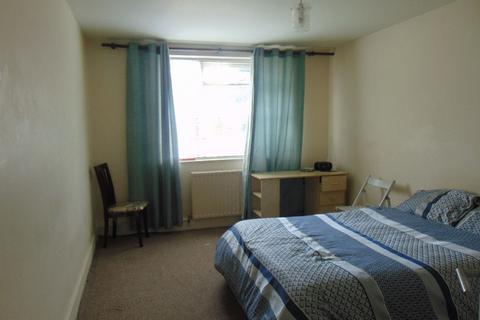 2 bedroom flat for sale, Beechcroft Close, Streatham, London SW16 2EW