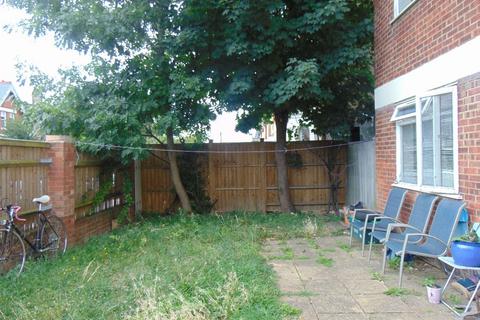 2 bedroom flat for sale, Beechcroft Close, Streatham, London SW16 2EW