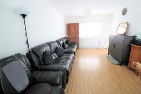 3 bedroom terraced house to rent, Winvale, Slough