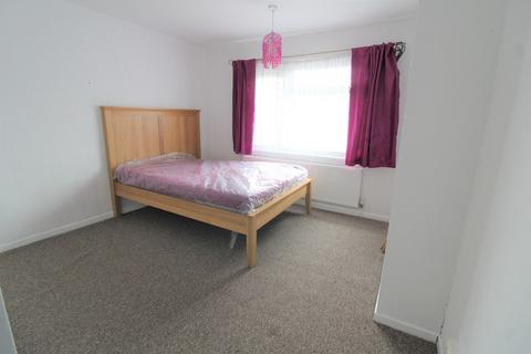 3 bedroom terraced house to rent, Winvale, Slough