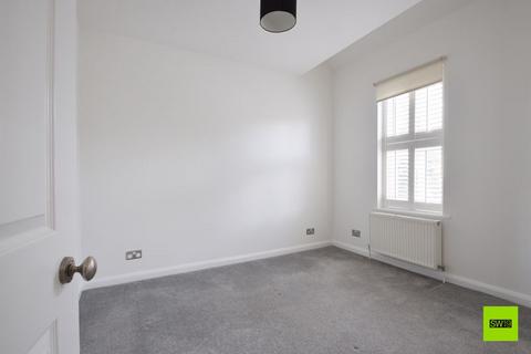 3 bedroom terraced house to rent, Nelson Road, London SW19