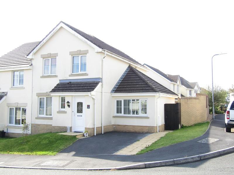 Maes Y Wennol, Carmarthen, Carmarthenshire. 3 bed semidetached house