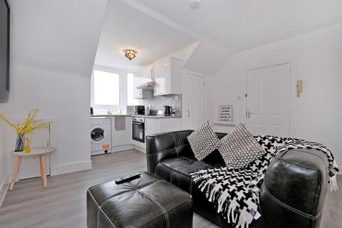 1 bedroom flat to rent, Summerfield Terrace, Top Floor Right, AB24