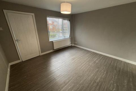 2 bedroom semi-detached house to rent, Oak Bank Close, Manchester