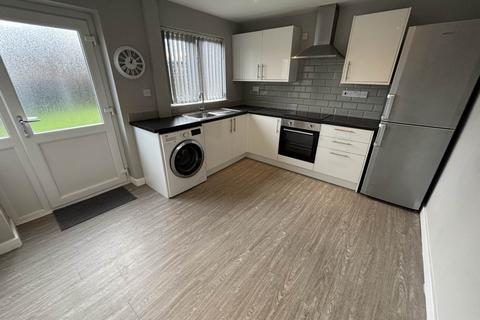 2 bedroom semi-detached house to rent, Oak Bank Close, Manchester