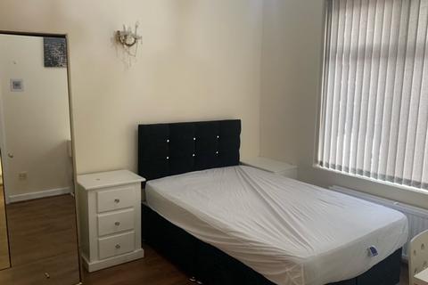 4 bedroom house to rent, Denham Street, Manchester M13