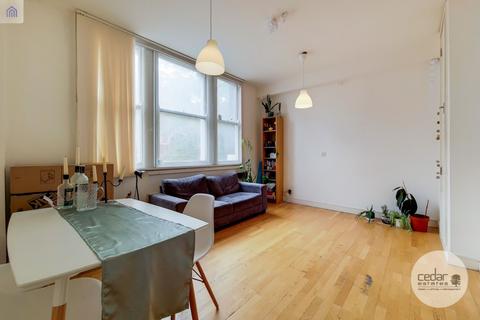 2 bedroom flat to rent, Central Buildings, Peckham SE15