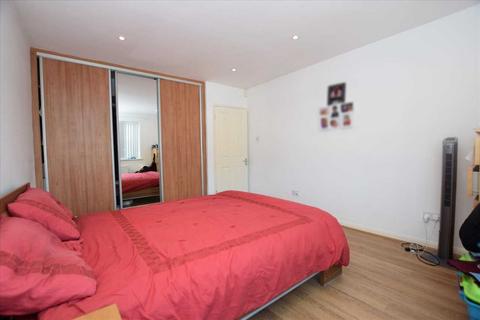 2 bedroom apartment to rent, Sonia Court, Whitchurch Lane, Edgware