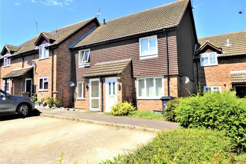 2 bedroom terraced house to rent, Aldbury Close in Jersey Farm