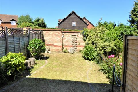 2 bedroom terraced house to rent, Aldbury Close in Jersey Farm