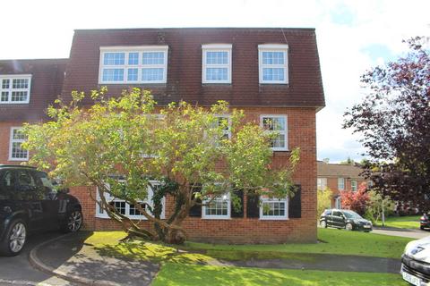 2 bedroom apartment to rent, Milton Gardens, Wokingham