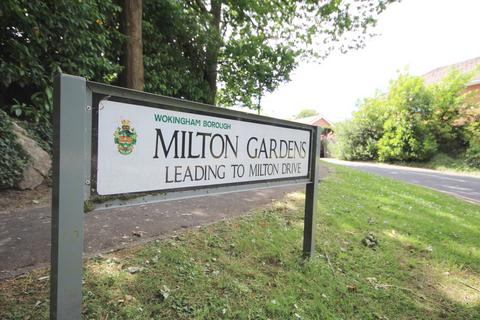 2 bedroom apartment to rent, Milton Gardens, Wokingham