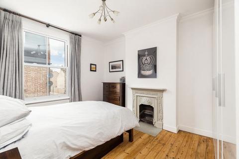 97 Oaklands Grove, London, W12 0JE