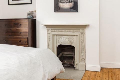 97 Oaklands Grove, London, W12 0JE