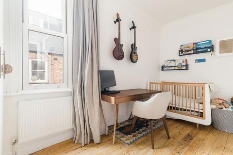 97 Oaklands Grove, London, W12 0JE