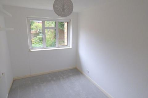 2 bedroom property to rent, Amersham Hill, High Wycombe HP13