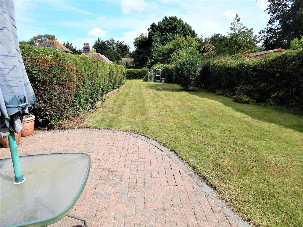 Elm Avenue, Chattenden, Rochester 2 bed semidetached bungalow £320,000